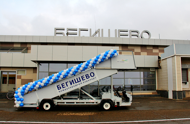 аэропорт Бешишево Нижнекамск украшение шарами Авикомпания Победа